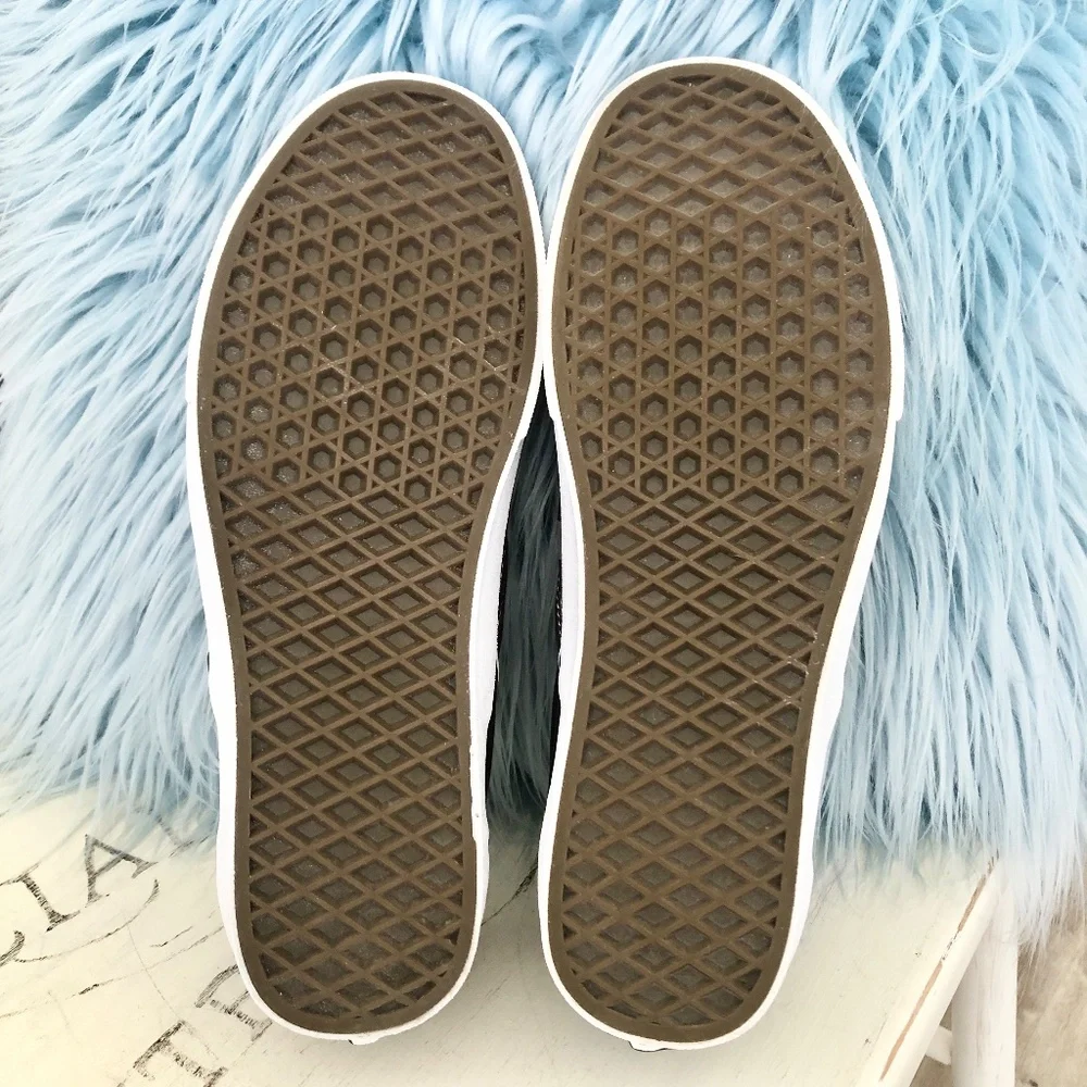 Vans, Off The Wall, Classic, Slip-On Checkerboard, Canvas Sneakers, Size 9.5 - Picture 10 of 15